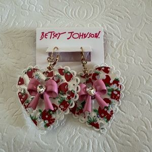 BETSEY JOHNSON DANGLE HEART STRAWBERRY EARRINGS